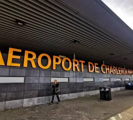 Station 82 B Charleroi-airport Apartment *