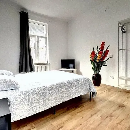 Station 82 B Charleroi-airport * Charleroi